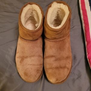 Ladies Tan UGGS Size 10. Slightly Used Have Original Box.